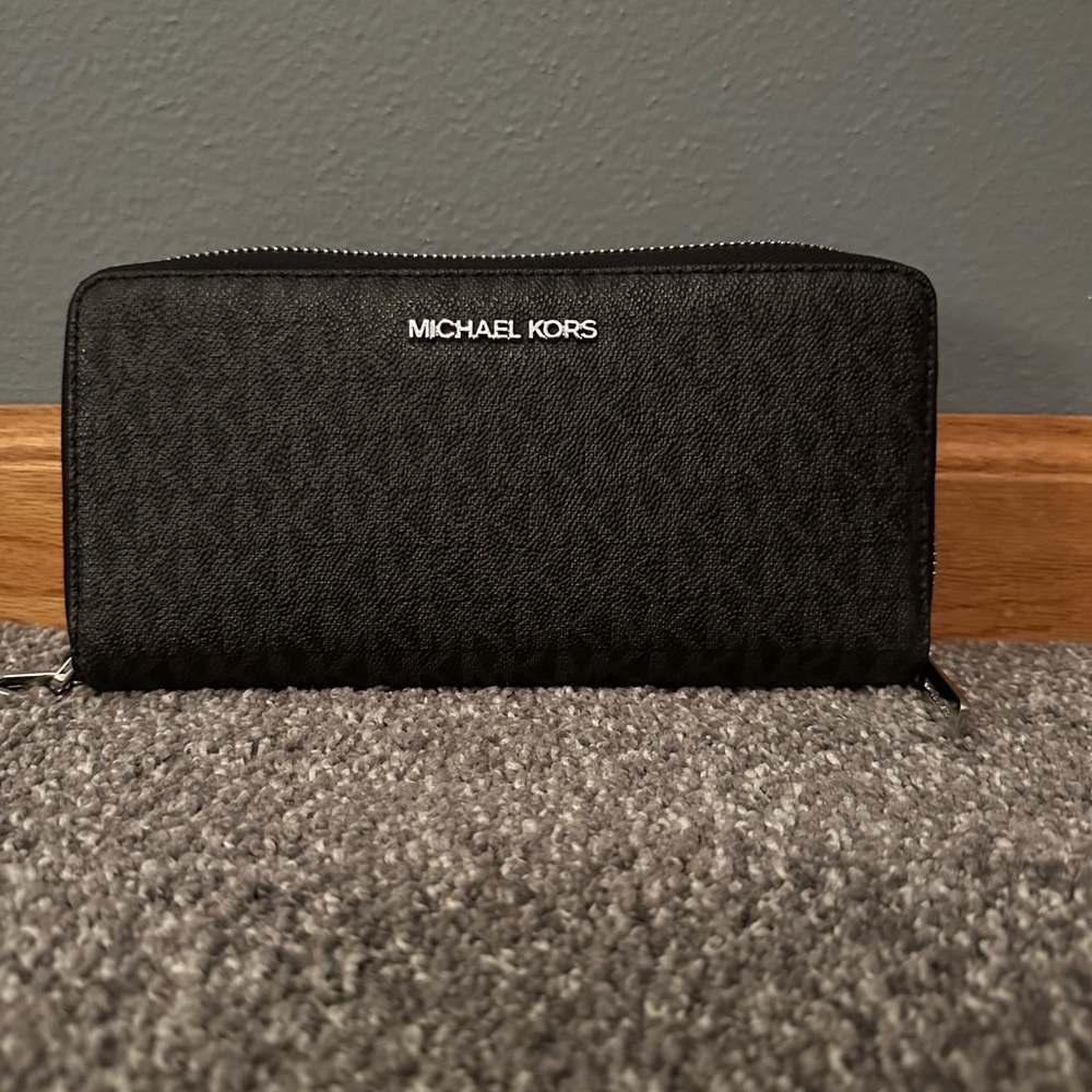 Jet Set Signature Logo Travel Continental Wallet